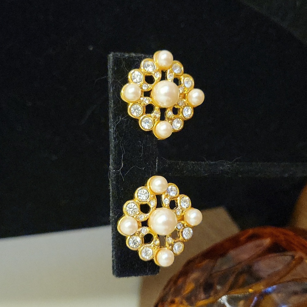 Monet Vintage Classic Pearl/Goldtone Comfort Clip Earrings